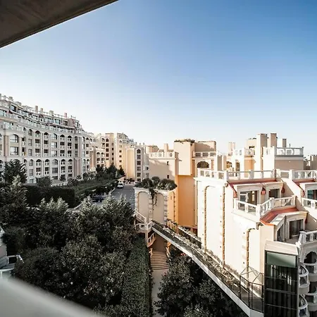 La Mer Luxury 4 Apartment