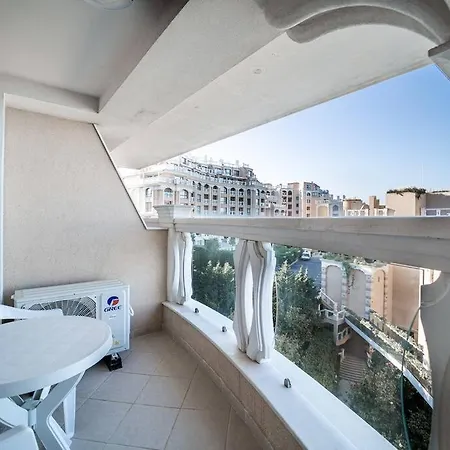 La Mer Luxury 4 Apartment *