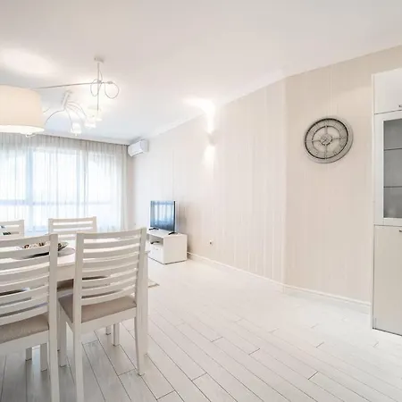 La Mer Luxury 4 Apartment *
